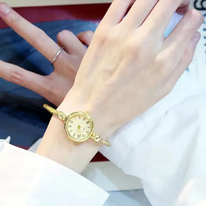Fashion Women's Wristwatch Gold Bracelet Small Dial Elegant Watch New Cute Women Steel Bracelet Watch Quartz Wristwatch