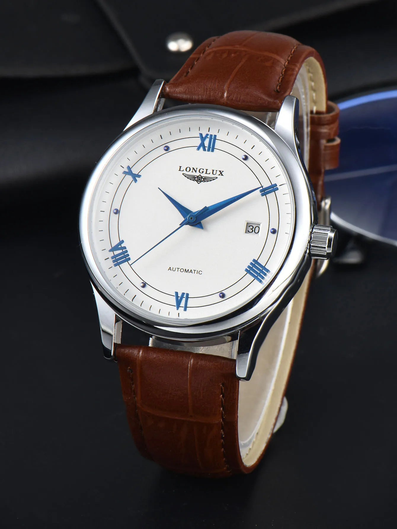 Automatic mechanical watch with date display and leather strap