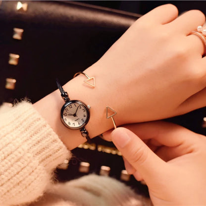 Fashion Women's Wristwatch Gold Bracelet Small Dial Elegant Watch New Cute Women Steel Bracelet Watch Quartz Wristwatch