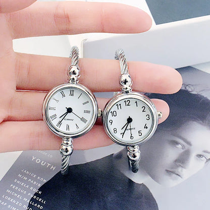 Fashion Women's Wristwatch Gold Bracelet Small Dial Elegant Watch New Cute Women Steel Bracelet Watch Quartz Wristwatch
