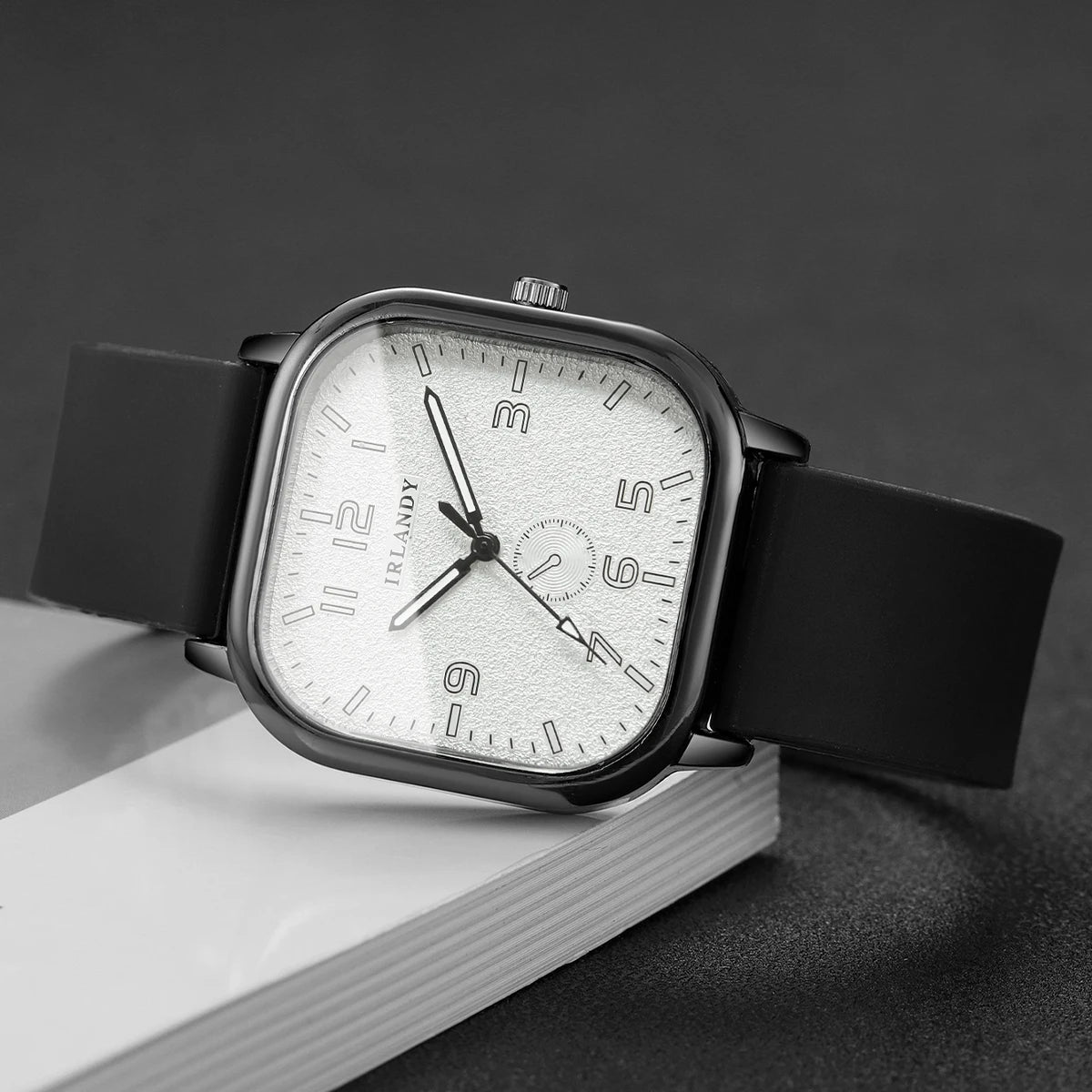 Montre Femme Tendance Carrée Décontractée Bracelet en Silicone Montres à Quartz Montre de Sport pour Hommes Femmes Étudiants (Sans Boîte)