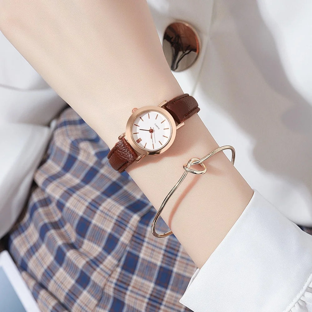 Montre à Quartz Décontractée pour Femmes avec Petit Cadran et Bracelet en Cuir