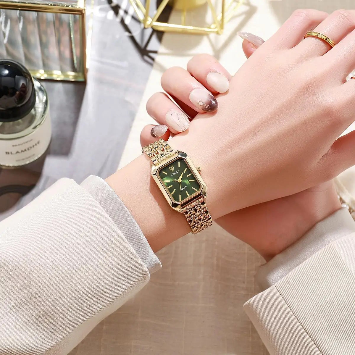 Montre à quartz de luxe pour femme, mode, cadran simple, carré, plaqué or de qualité, montre-bracelet d'affaires en acier inoxydable avec boucle déployante