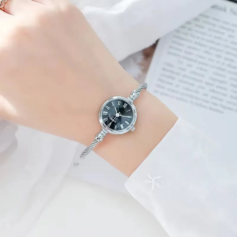 Fashion Women's Wristwatch Gold Bracelet Small Dial Elegant Watch New Cute Women Steel Bracelet Watch Quartz Wristwatch