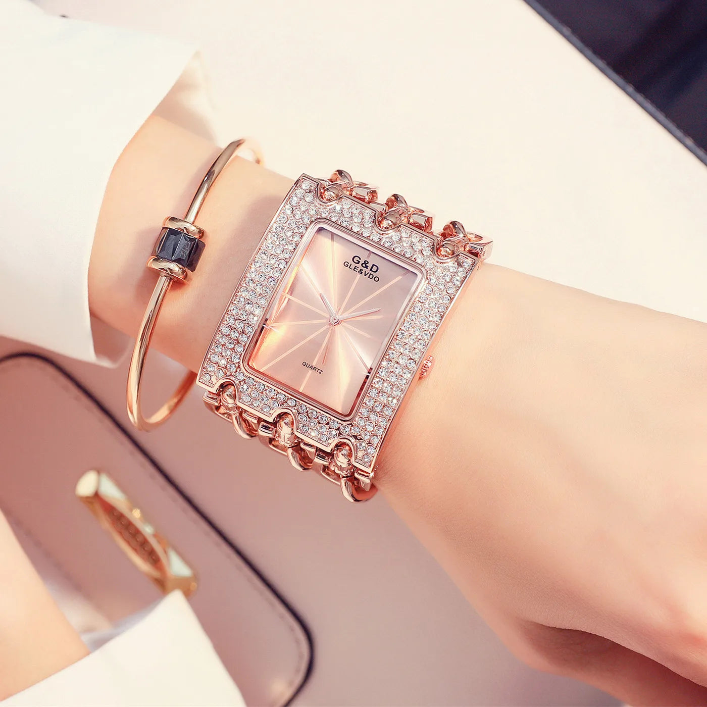 G&D New Casual Fashion Women Bracelet Watch For Female Clock Three Chain Rhinestone Quartz Ladies Wrist Watches Big Dial Golden