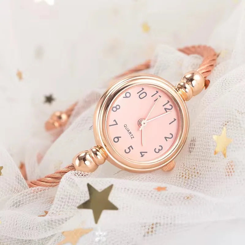 Fashion Women's Wristwatch Gold Bracelet Small Dial Elegant Watch New Cute Women Steel Bracelet Watch Quartz Wristwatch