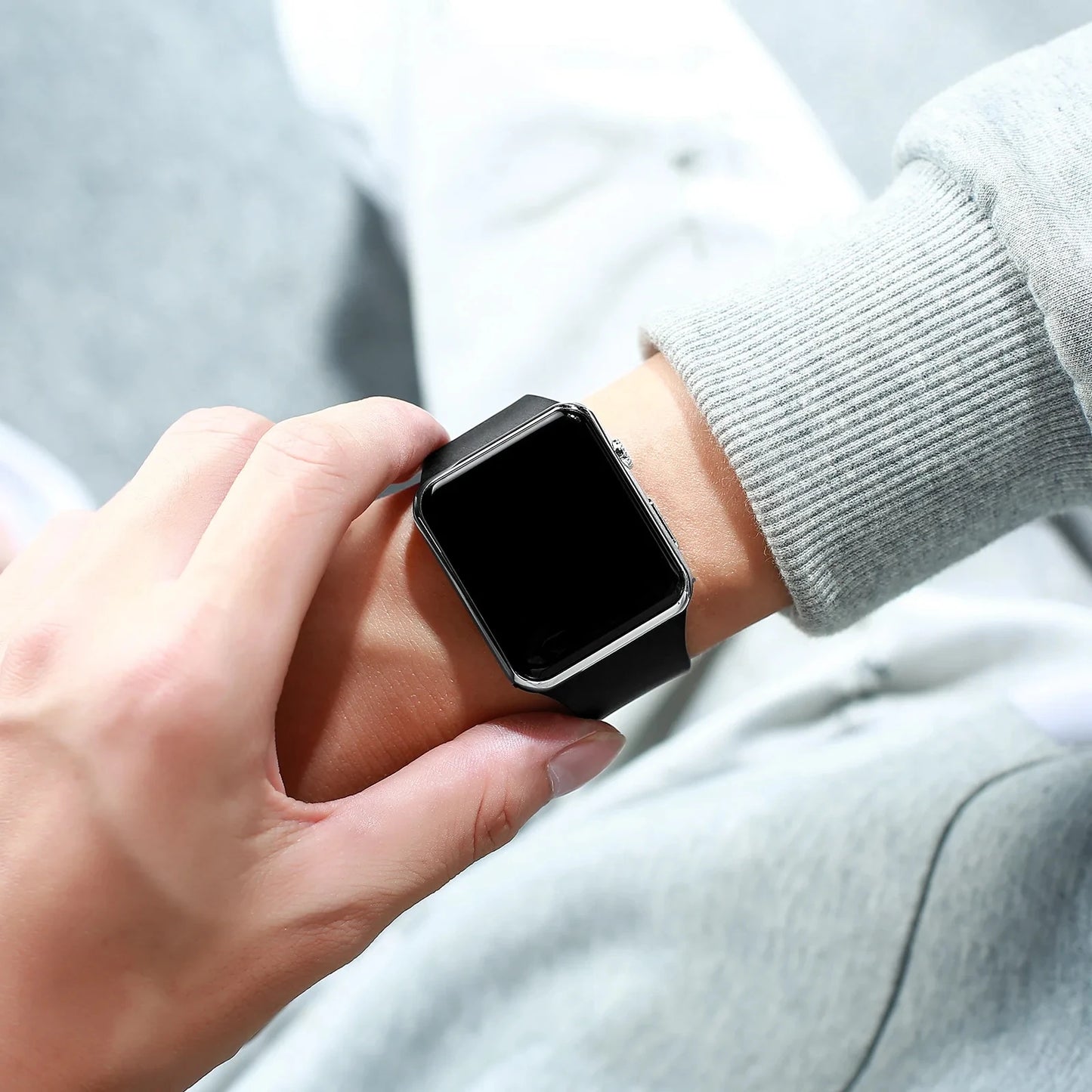 Montre numérique simple pour hommes femmes Mode sport Montre électronique LED Bracelet en silicone noir Montre décontractée pour hommes Reloj Hombre