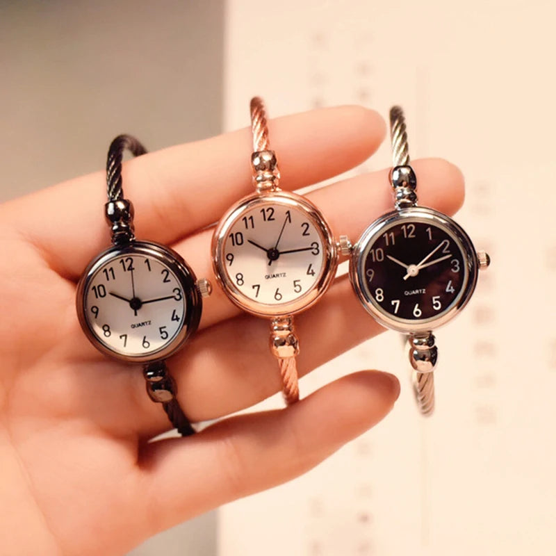 Fashion Women's Wristwatch Gold Bracelet Small Dial Elegant Watch New Cute Women Steel Bracelet Watch Quartz Wristwatch