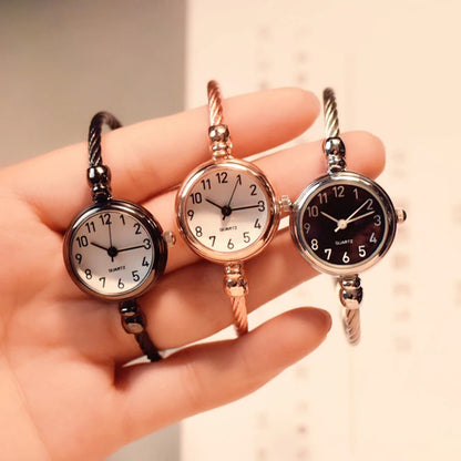 Fashion Women's Wristwatch Gold Bracelet Small Dial Elegant Watch New Cute Women Steel Bracelet Watch Quartz Wristwatch