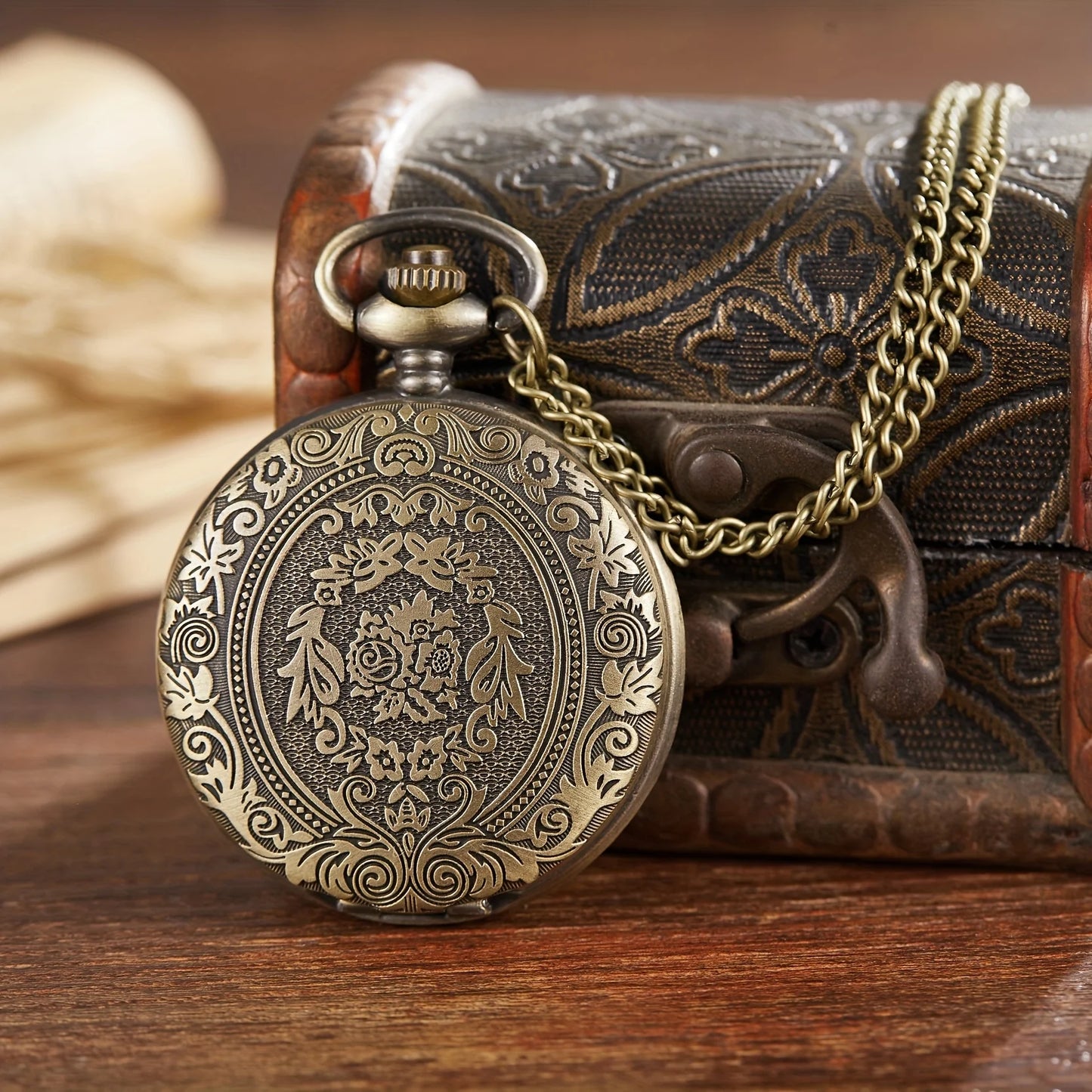 Montres de poche classiques et rétro à couvercle rabattable, gravées, pour femmes et hommes, montres suspendues à quartz, idéales pour offrir des cadeaux.