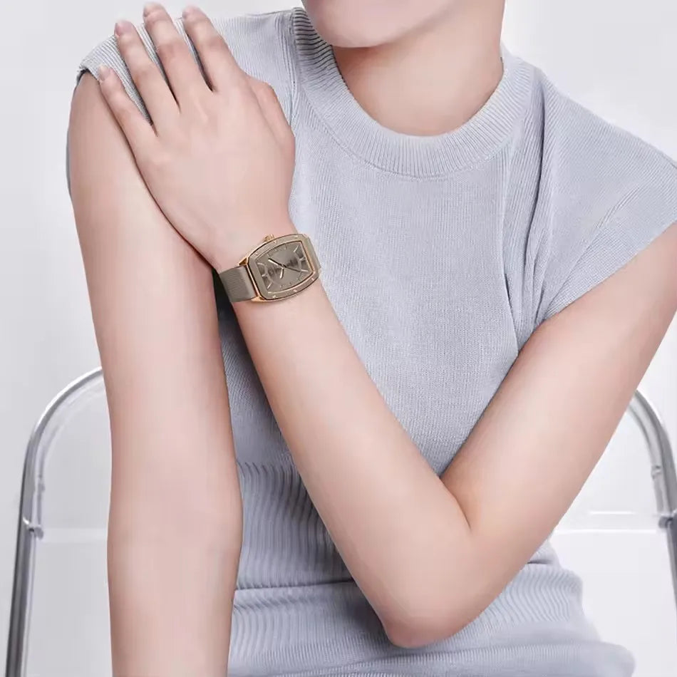 NAVIFORCE 5049 Montre-bracelet à quartz tendance pour femme, décontractée, lumineuse, étanche, bracelet en silicone, montres élégantes pour femme d'affaires