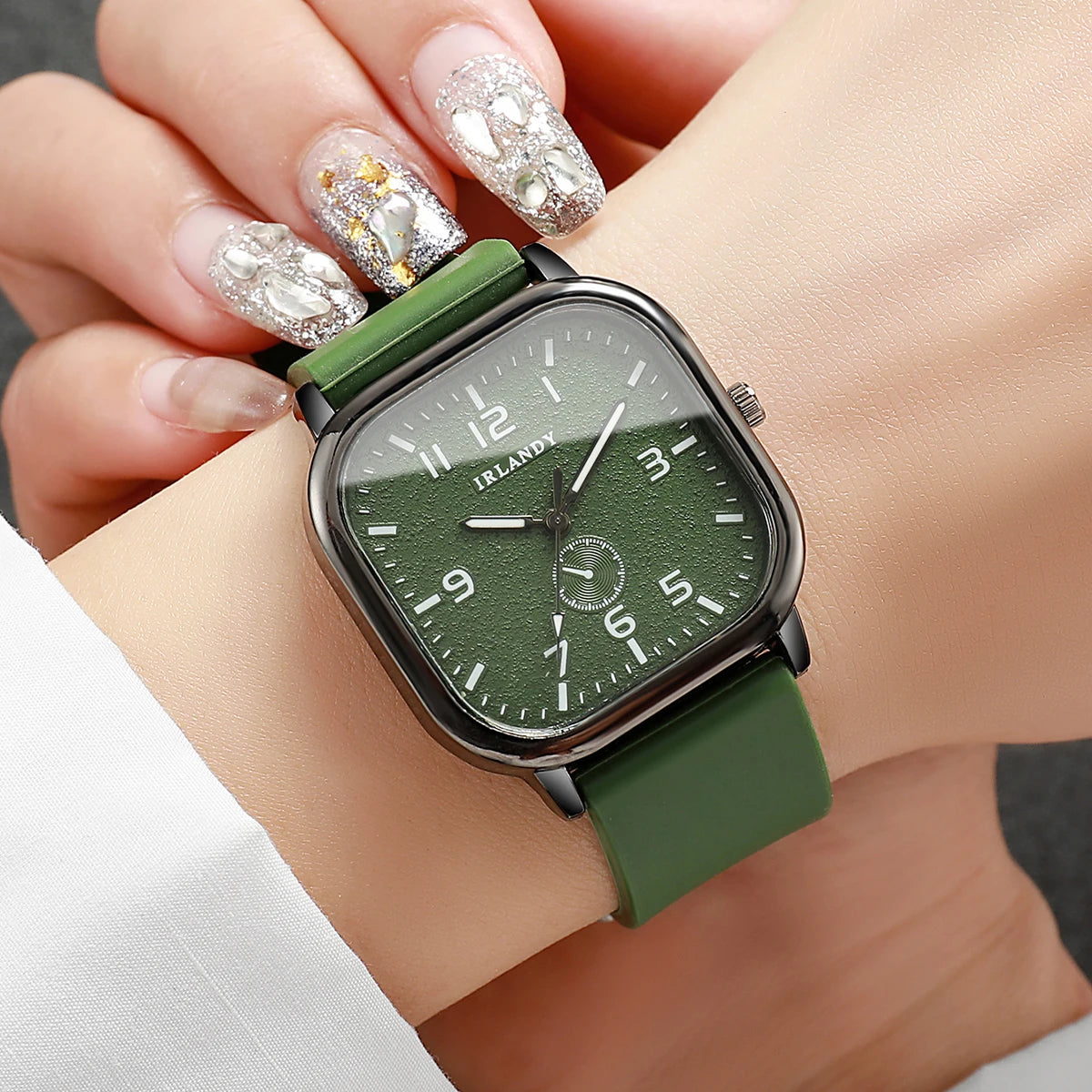 Montre Femme Tendance Carrée Décontractée Bracelet en Silicone Montres à Quartz Montre de Sport pour Hommes Femmes Étudiants (Sans Boîte)