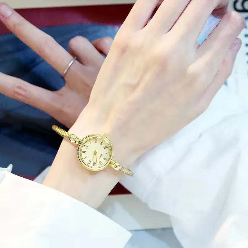 Fashion Women's Wristwatch Gold Bracelet Small Dial Elegant Watch New Cute Women Steel Bracelet Watch Quartz Wristwatch