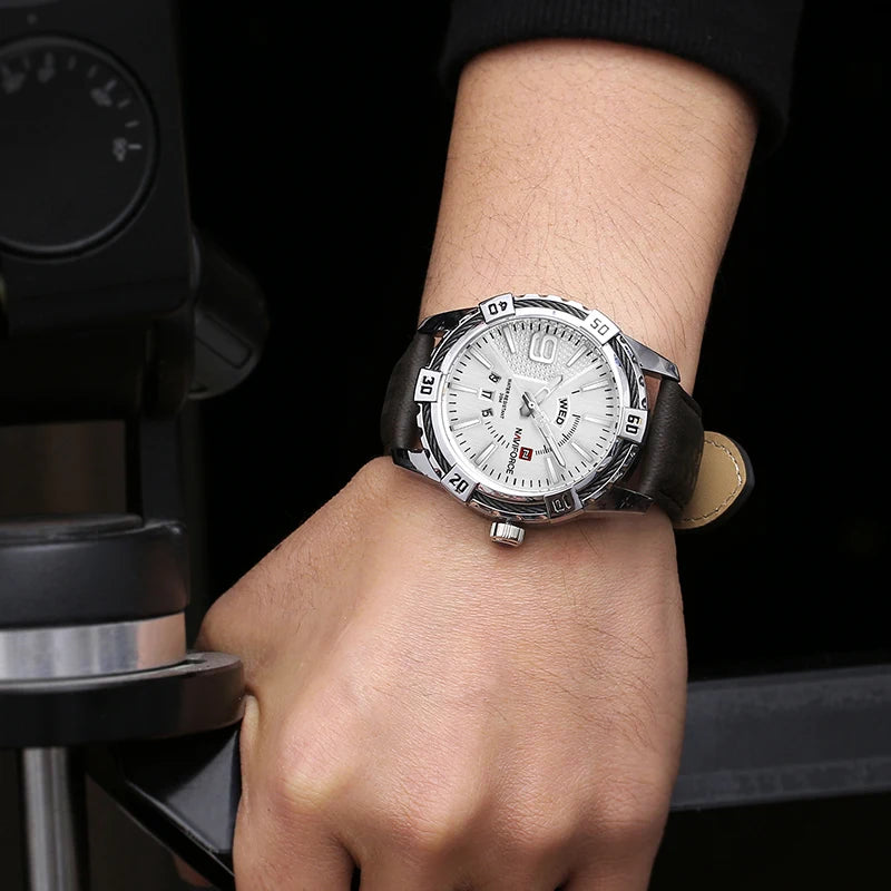 Montres NAVIFORCE militaires sportives lumineuses de luxe pour hommes, affichage du jour et de la date, étanches, en cuir, montres-bracelets à quartz pour hommes