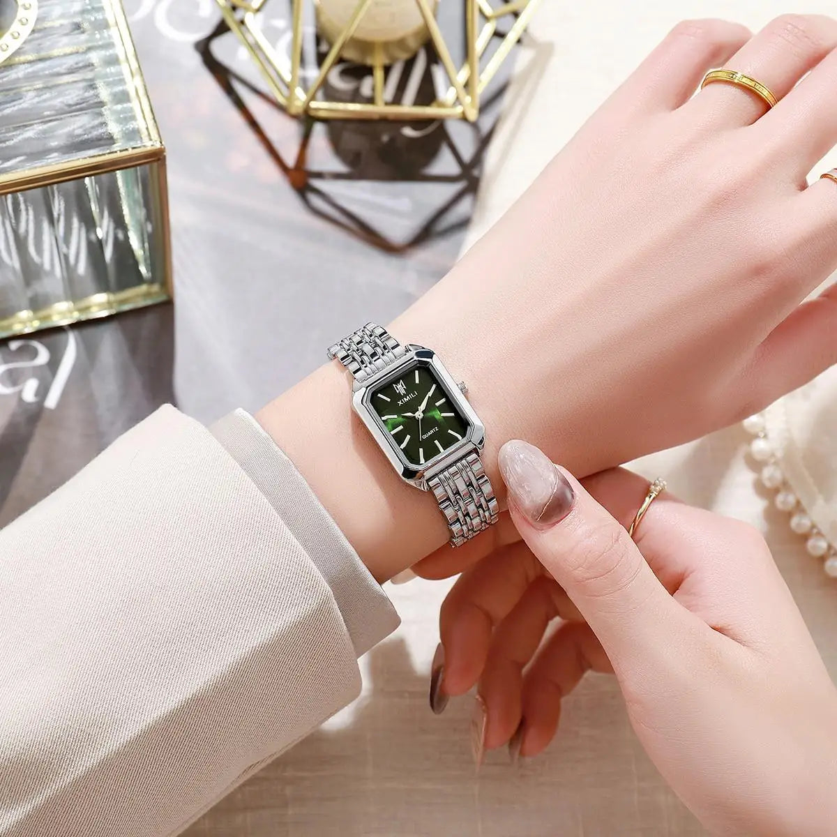 Montre à quartz de luxe pour femme, mode, cadran simple, carré, plaqué or de qualité, montre-bracelet d'affaires en acier inoxydable avec boucle déployante