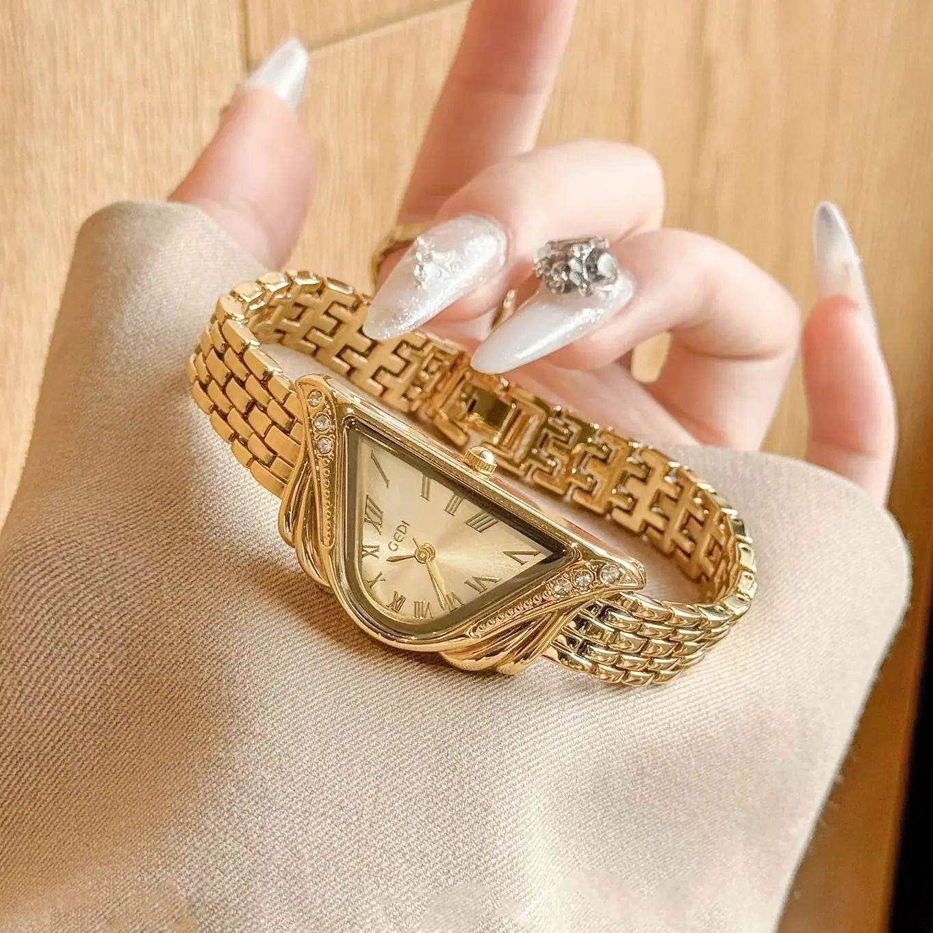 Retro Luxury Women's Watches Fashionable Asymmetrical Design, Premium Bracelet Style, Waterproof Quartz Timepiece, Perfect Gift