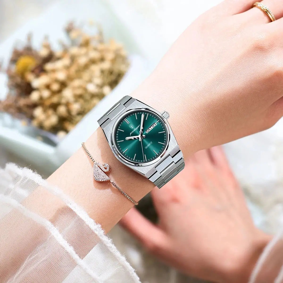 POEDAGAR Montres élégantes pour femmes Étanche Lumineux Date Semaine Montre Femme Quartz Acier inoxydable Montre-bracelet de mode pour femme