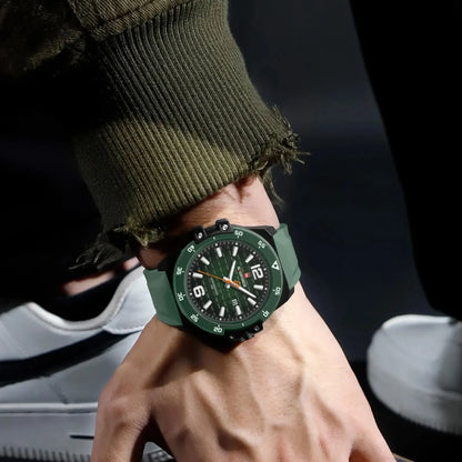 Montre de mode NAVIFORCE pour hommes avec bracelet en silicone Mouvement à quartz Montre élégante pour hommes Classique Étanche 5ATM Montres pour hommes