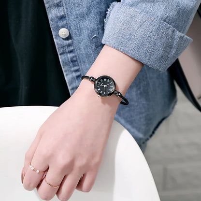 Fashion Women's Wristwatch Gold Bracelet Small Dial Elegant Watch New Cute Women Steel Bracelet Watch Quartz Wristwatch