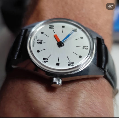7120 hand-wind mechanical watch with 36mm vintage-inspired dial