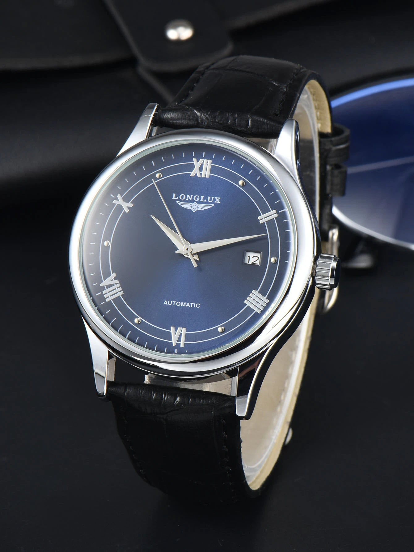 Automatic mechanical watch with date display and leather strap