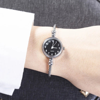 Fashion Women's Wristwatch Gold Bracelet Small Dial Elegant Watch New Cute Women Steel Bracelet Watch Quartz Wristwatch