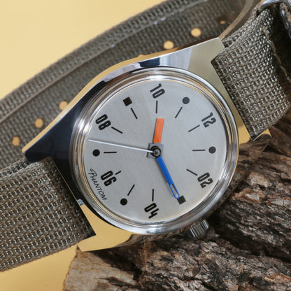 7120 hand-wind mechanical watch with 36mm vintage-inspired dial
