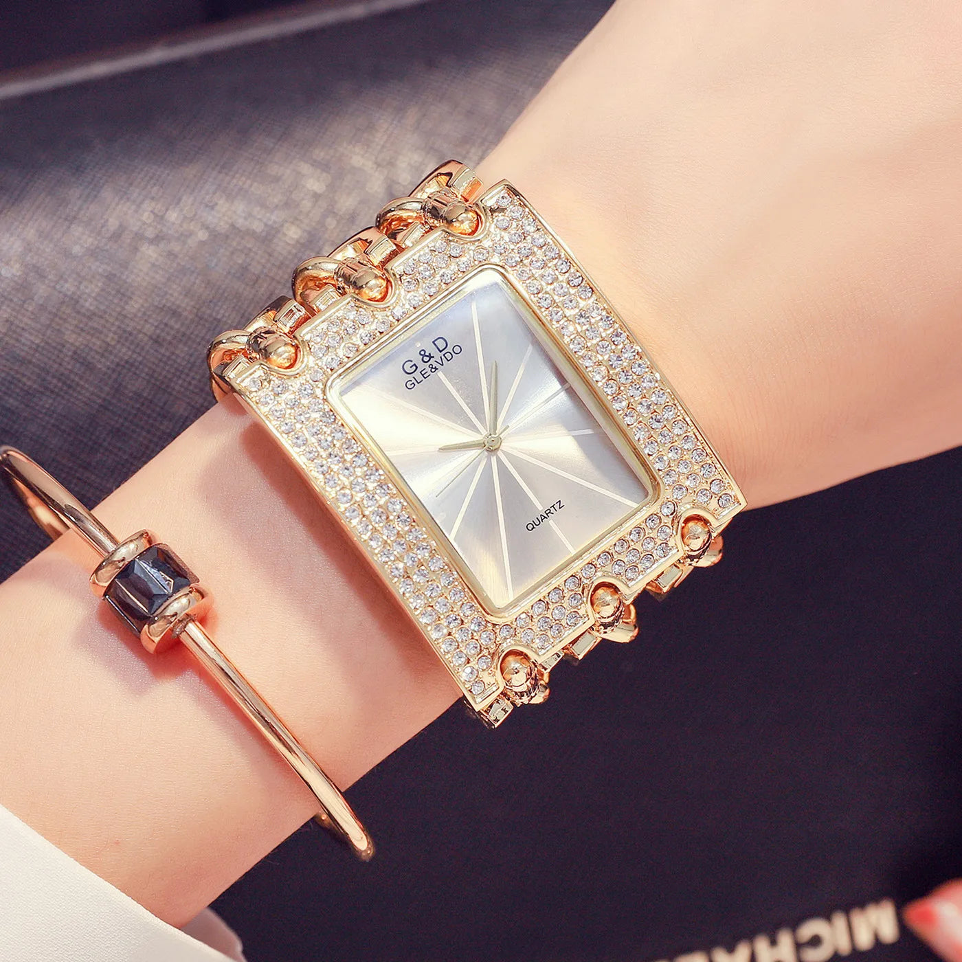 G&D New Casual Fashion Women Bracelet Watch For Female Clock Three Chain Rhinestone Quartz Ladies Wrist Watches Big Dial Golden