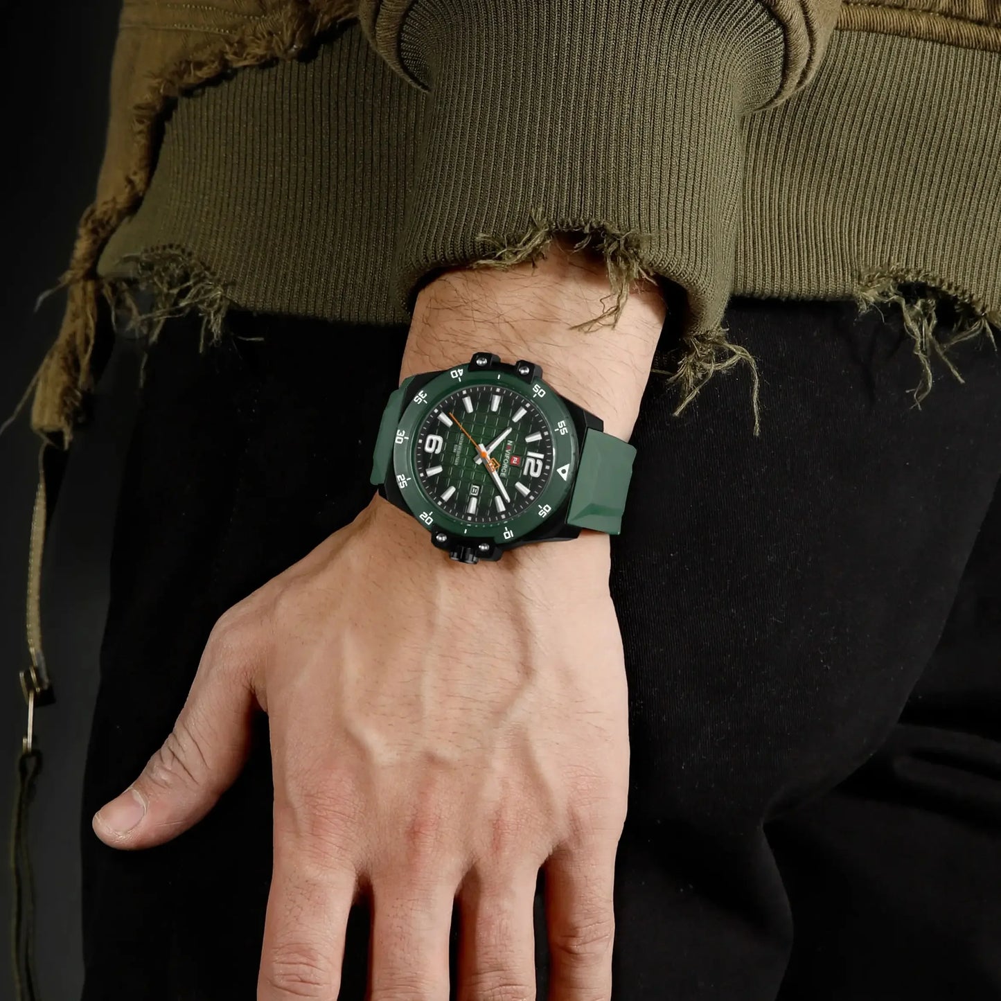 Montre de mode NAVIFORCE pour hommes avec bracelet en silicone Mouvement à quartz Montre élégante pour hommes Classique Étanche 5ATM Montres pour hommes