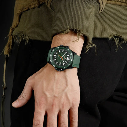 Montre de mode NAVIFORCE pour hommes avec bracelet en silicone Mouvement à quartz Montre élégante pour hommes Classique Étanche 5ATM Montres pour hommes