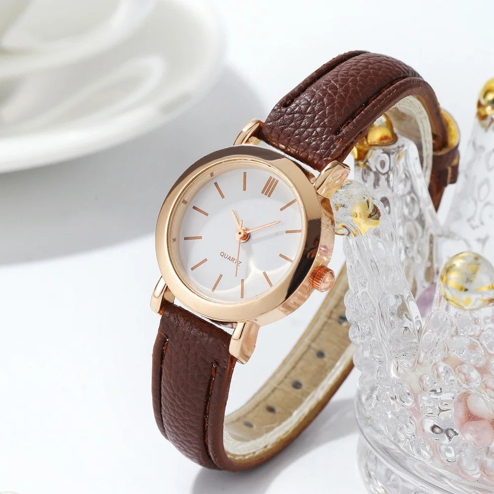 Montre à Quartz Décontractée pour Femmes avec Petit Cadran et Bracelet en Cuir