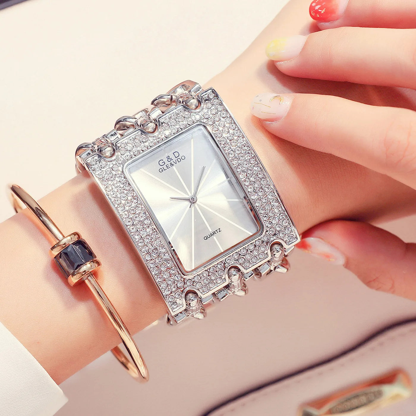 G&D New Casual Fashion Women Bracelet Watch For Female Clock Three Chain Rhinestone Quartz Ladies Wrist Watches Big Dial Golden