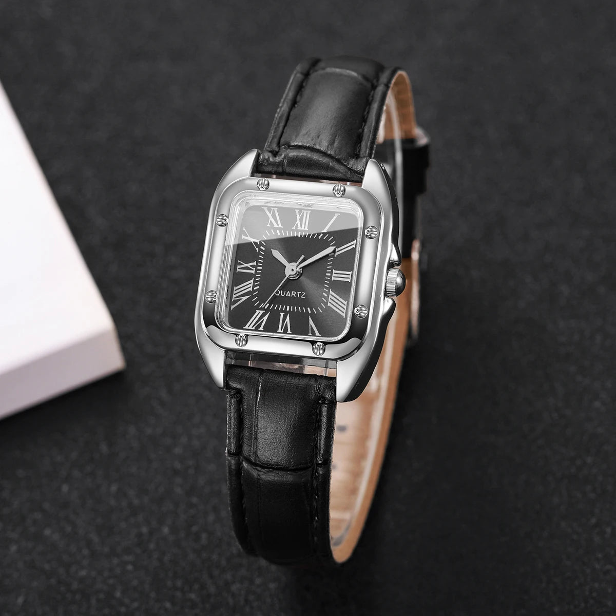 Montres-bracelets en cuir pour femmes Fashion Square Montre à quartz décontractée à cadran Roma pour femmes Relogio Feminino (sans boîte)