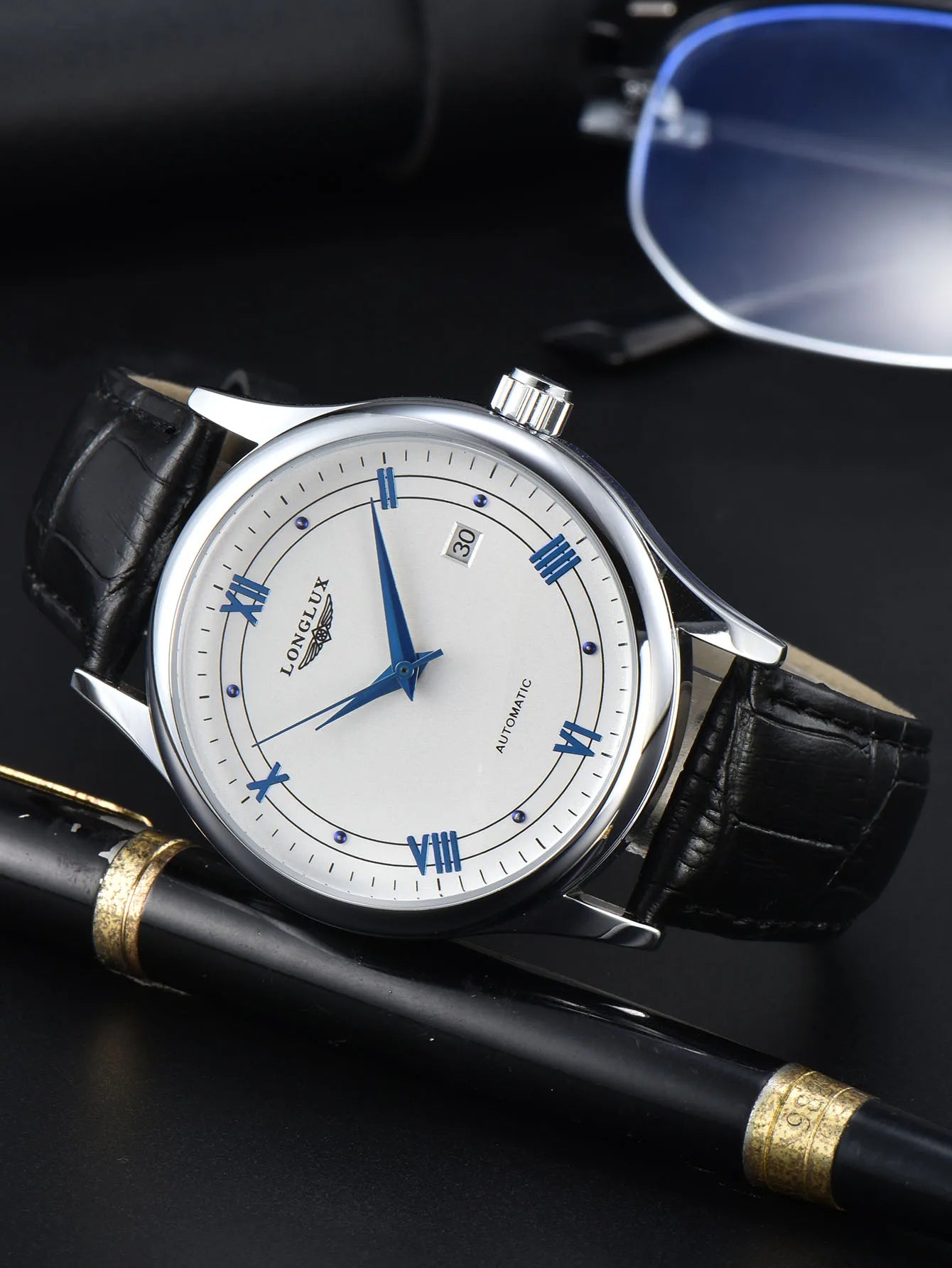 Automatic mechanical watch with date display and leather strap