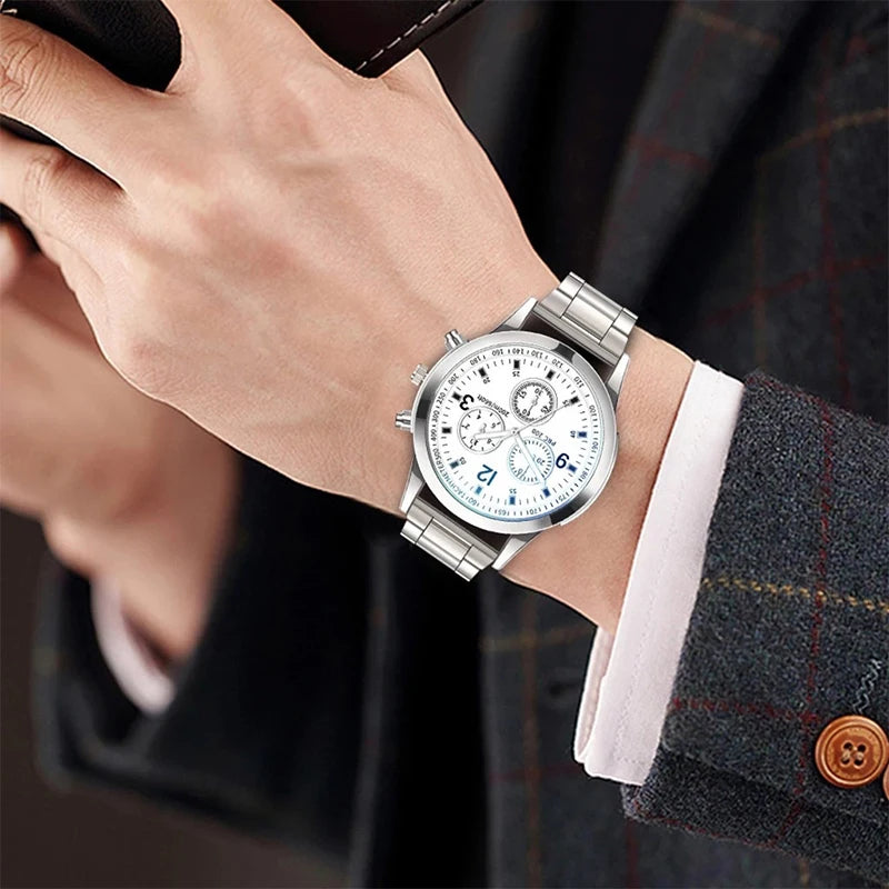 Men's quartz watch with stainless steel bracelet and matching accessory