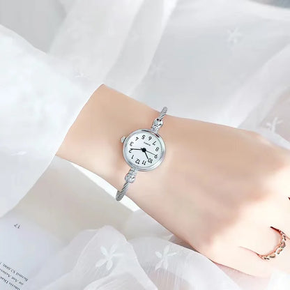 Fashion Women's Wristwatch Gold Bracelet Small Dial Elegant Watch New Cute Women Steel Bracelet Watch Quartz Wristwatch