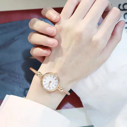 Fashion Women's Wristwatch Gold Bracelet Small Dial Elegant Watch New Cute Women Steel Bracelet Watch Quartz Wristwatch
