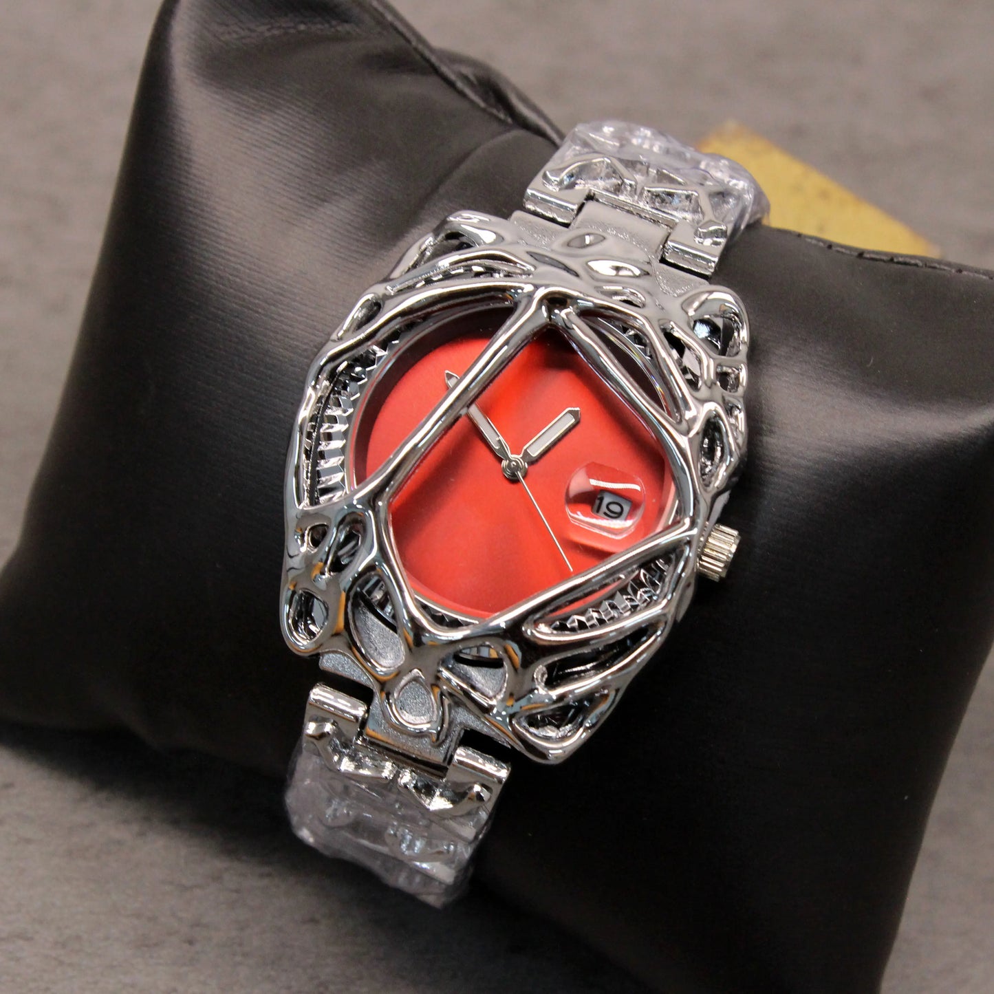 Montres ins de niche avancées de forme spéciale pour montres américaines européennes Y2K rétro de style albâtre pour montres de vigne élégantes pour hommes et femmes