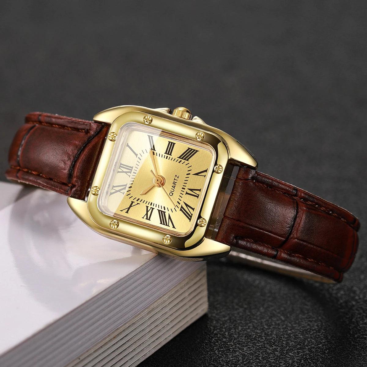 Montres-bracelets en cuir pour femmes Fashion Square Montre à quartz décontractée à cadran Roma pour femmes Relogio Feminino (sans boîte)