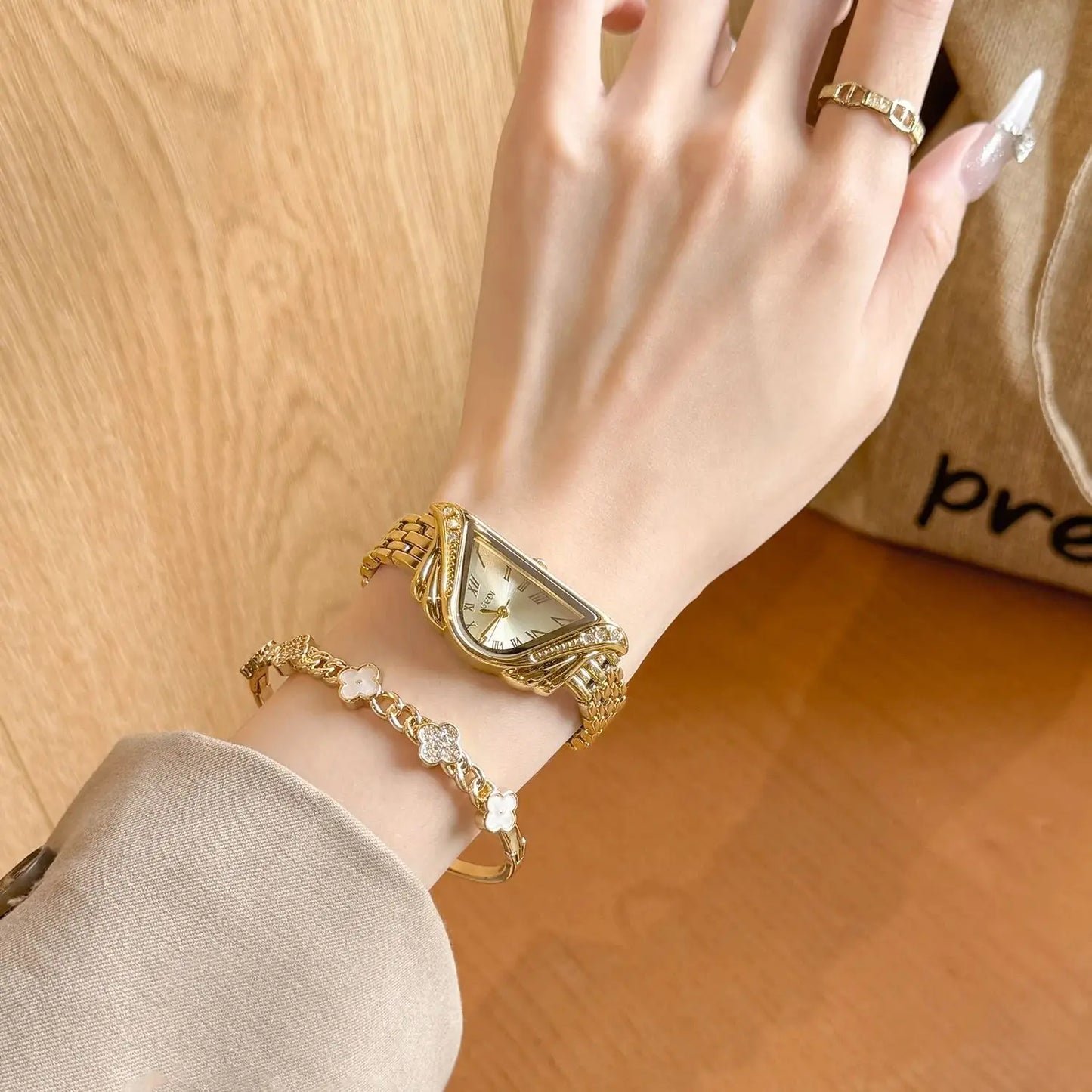 Retro Luxury Women's Watches Fashionable Asymmetrical Design, Premium Bracelet Style, Waterproof Quartz Timepiece, Perfect Gift