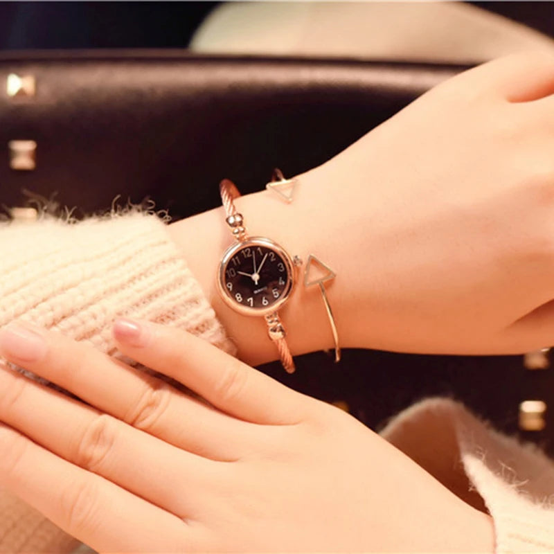 Fashion Women's Wristwatch Gold Bracelet Small Dial Elegant Watch New Cute Women Steel Bracelet Watch Quartz Wristwatch
